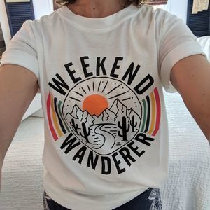 Weekend Wanderer Graphic Tee Mountains Medium